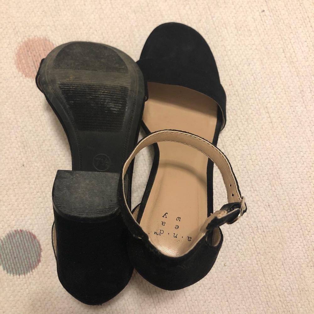 Heels - Picture 4 of 4